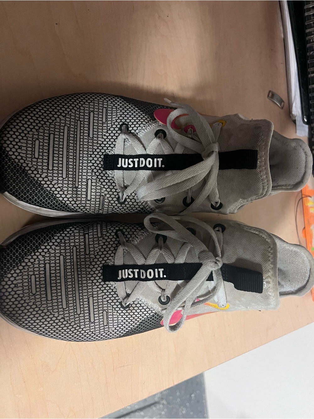 Nike White Gray Training Pink-to-Yellow Swoosh TR 8 running lightweight gym 8.5 - Picture 2 of 7
